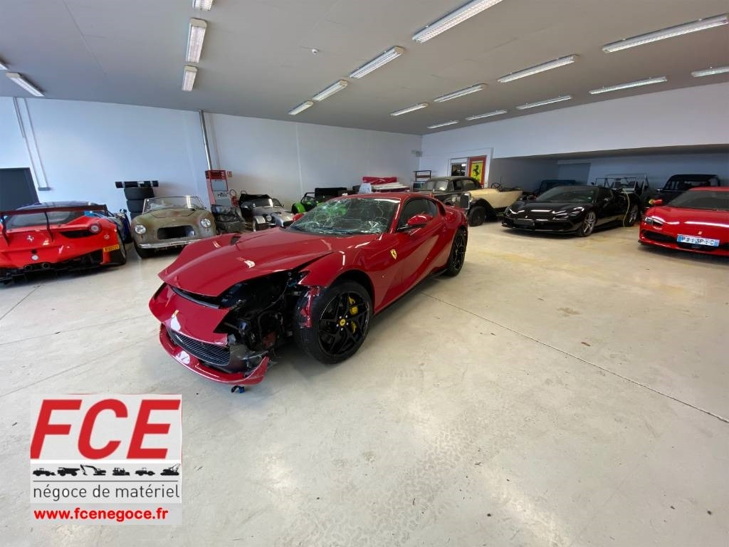 Ferrari 812 SUPERFAST / ROSSO 70ANNI endommagé - Легковий автомобіль: фото 1 Ferrari 812 SUPERFAST / ROSSO 70ANNI endommagé - Легковий автомобіль: фото 1