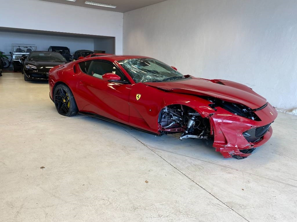 Ferrari 812 SUPERFAST / ROSSO 70ANNI endommagé - Легковий автомобіль: фото 4 Ferrari 812 SUPERFAST / ROSSO 70ANNI endommagé - Легковий автомобіль: фото 4