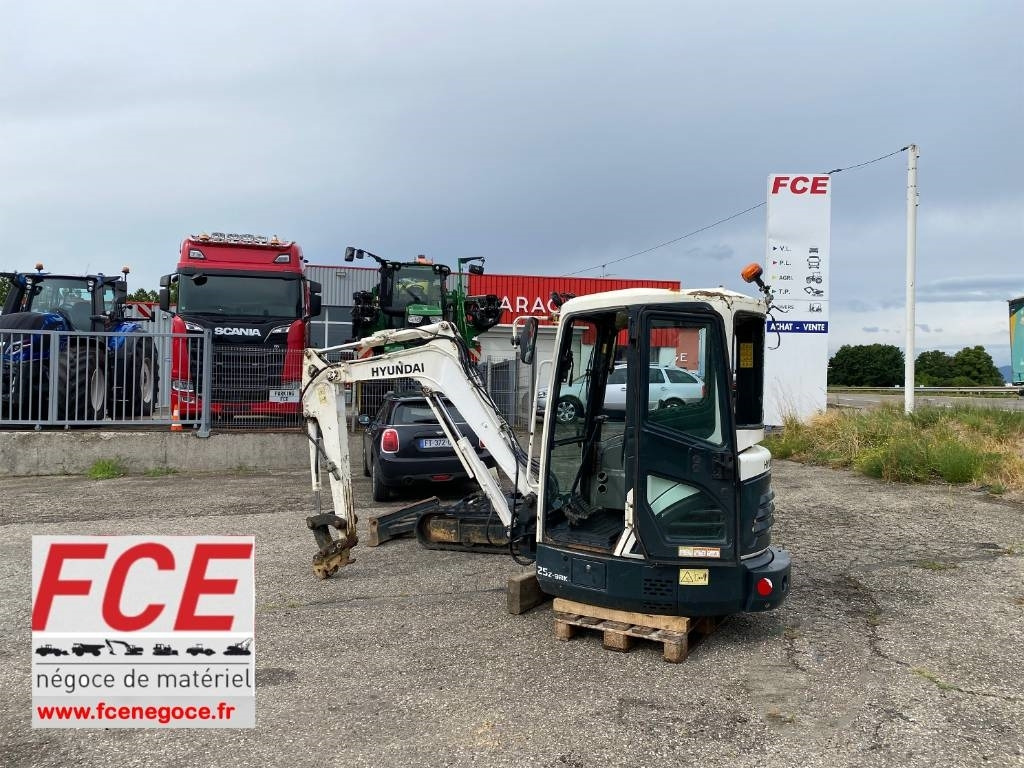 Hyundai ROBEX 25Z-9AK Certificat CE endommagée - Міні-екскаватор: фото 1 Hyundai ROBEX 25Z-9AK Certificat CE endommagée - Міні-екскаватор: фото 1