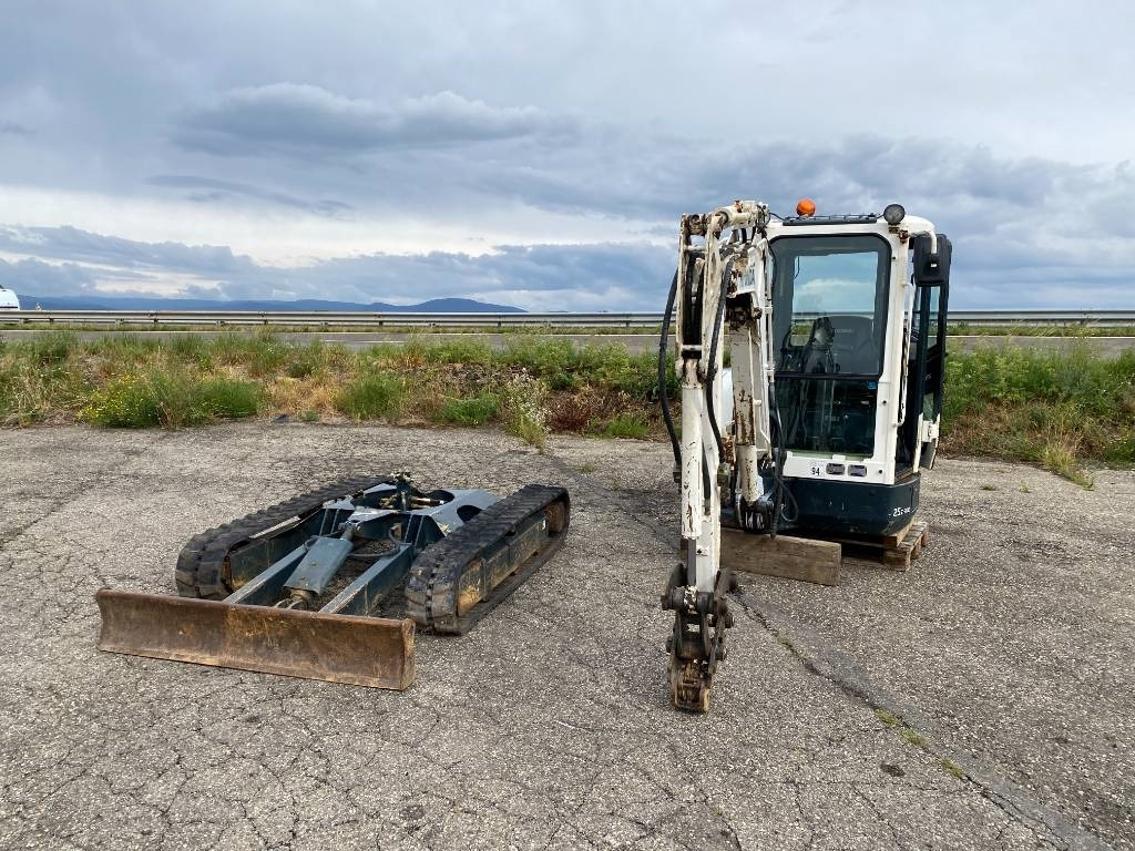 Hyundai ROBEX 25Z-9AK Certificat CE endommagée - Міні-екскаватор: фото 2 Hyundai ROBEX 25Z-9AK Certificat CE endommagée - Міні-екскаватор: фото 2