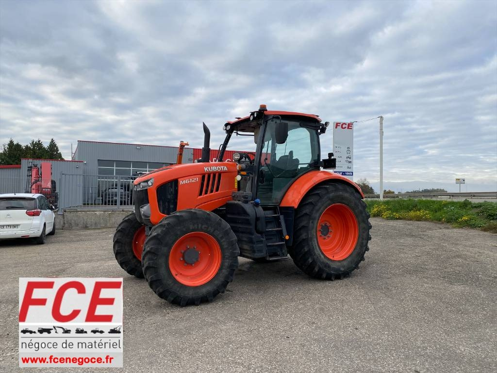 Kubota M6121 Carte Grise Française endommagé - Трактор: фото 1 Kubota M6121 Carte Grise Française endommagé - Трактор: фото 1