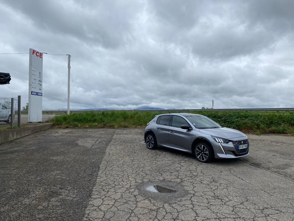 Peugeot e208 136/GT-Line Toit Panoramique 1er Main - Легковий автомобіль: фото 3 Peugeot e208 136/GT-Line Toit Panoramique 1er Main - Легковий автомобіль: фото 3