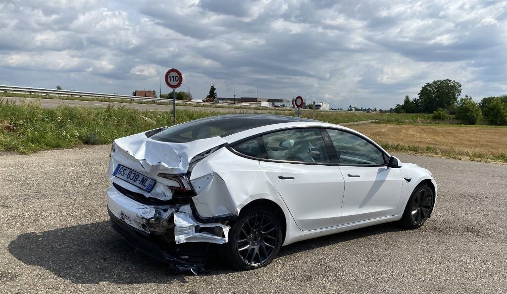 Tesla MODEL 3 5YJ3 Carte Grise Française endommagée - Легковий автомобіль: фото 4 Tesla MODEL 3 5YJ3 Carte Grise Française endommagée - Легковий автомобіль: фото 4