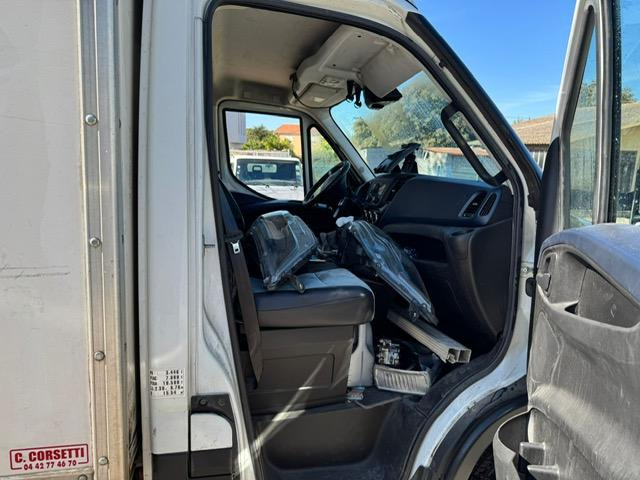Iveco 70C180 CAISSE HAYON - Фургон з закритим кузовом: фото 4 Iveco 70C180 CAISSE HAYON - Фургон з закритим кузовом: фото 4