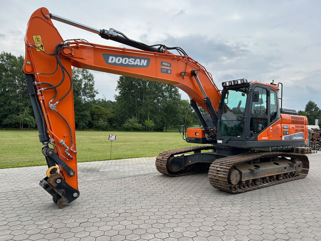 Doosan DX225LC-5 - Гусеничний екскаватор: фото 1 Doosan DX225LC-5 - Гусеничний екскаватор: фото 1