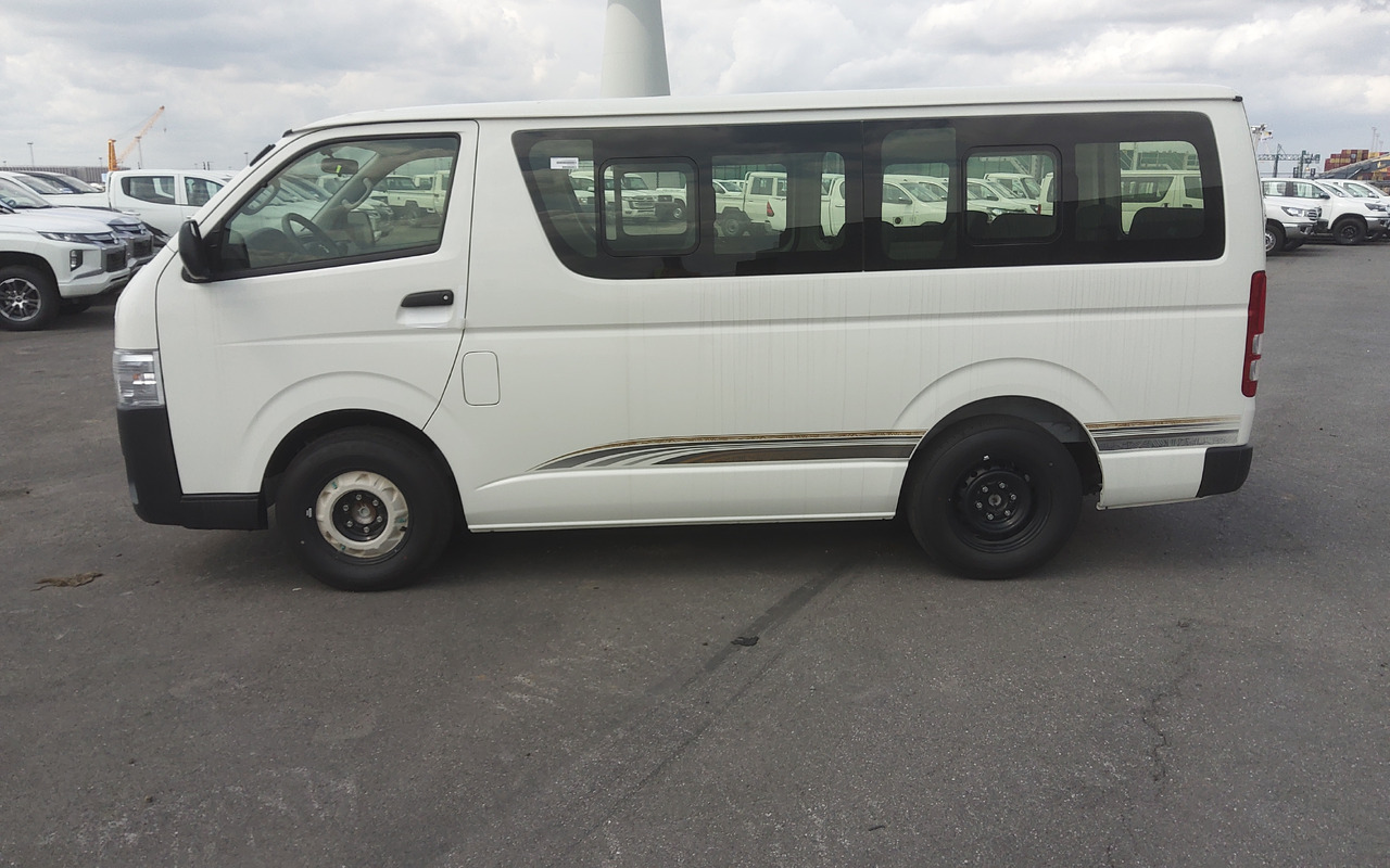 Toyota Hiace STANDARD ROOF 2.5L Diesel Manual - Мікроавтобус, Пасажирський фургон: фото 3 Toyota Hiace STANDARD ROOF 2.5L Diesel Manual - Мікроавтобус, Пасажирський фургон: фото 3