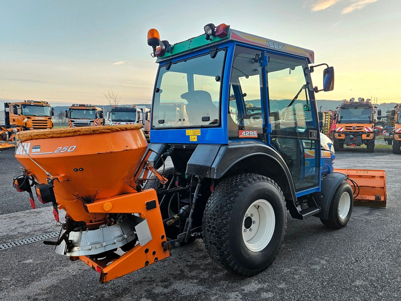 Iseki TH4295 AHL 4x4 Hydro Winterdienst - Трактор: фото 5 Iseki TH4295 AHL 4x4 Hydro Winterdienst - Трактор: фото 5