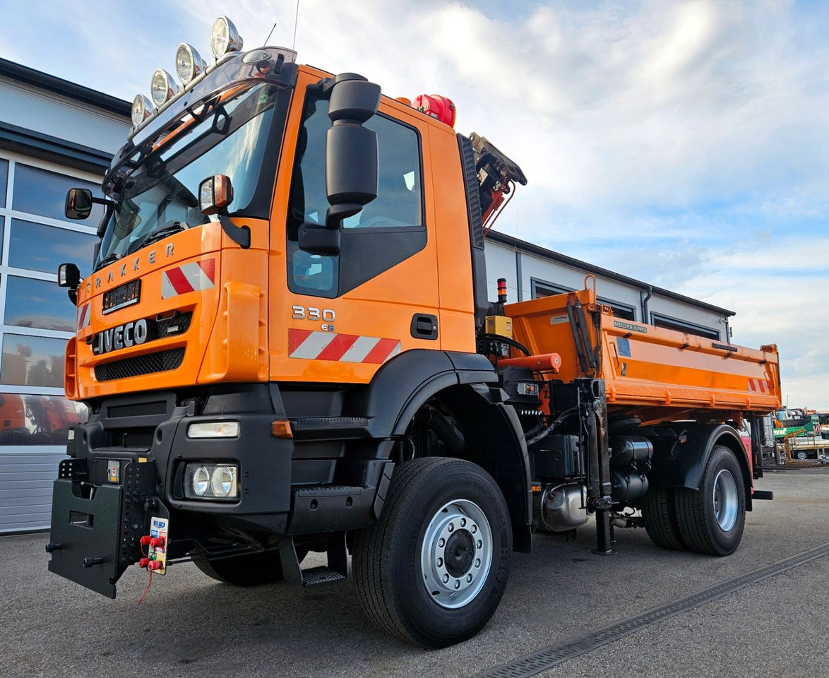 Iveco Trakker 190T33 4x4 Euro5 Kran Atlas Funk - Самоскид вантажівка, Вантажівка з маніпулятором: фото 1 Iveco Trakker 190T33 4x4 Euro5 Kran Atlas Funk - Самоскид вантажівка, Вантажівка з маніпулятором: фото 1