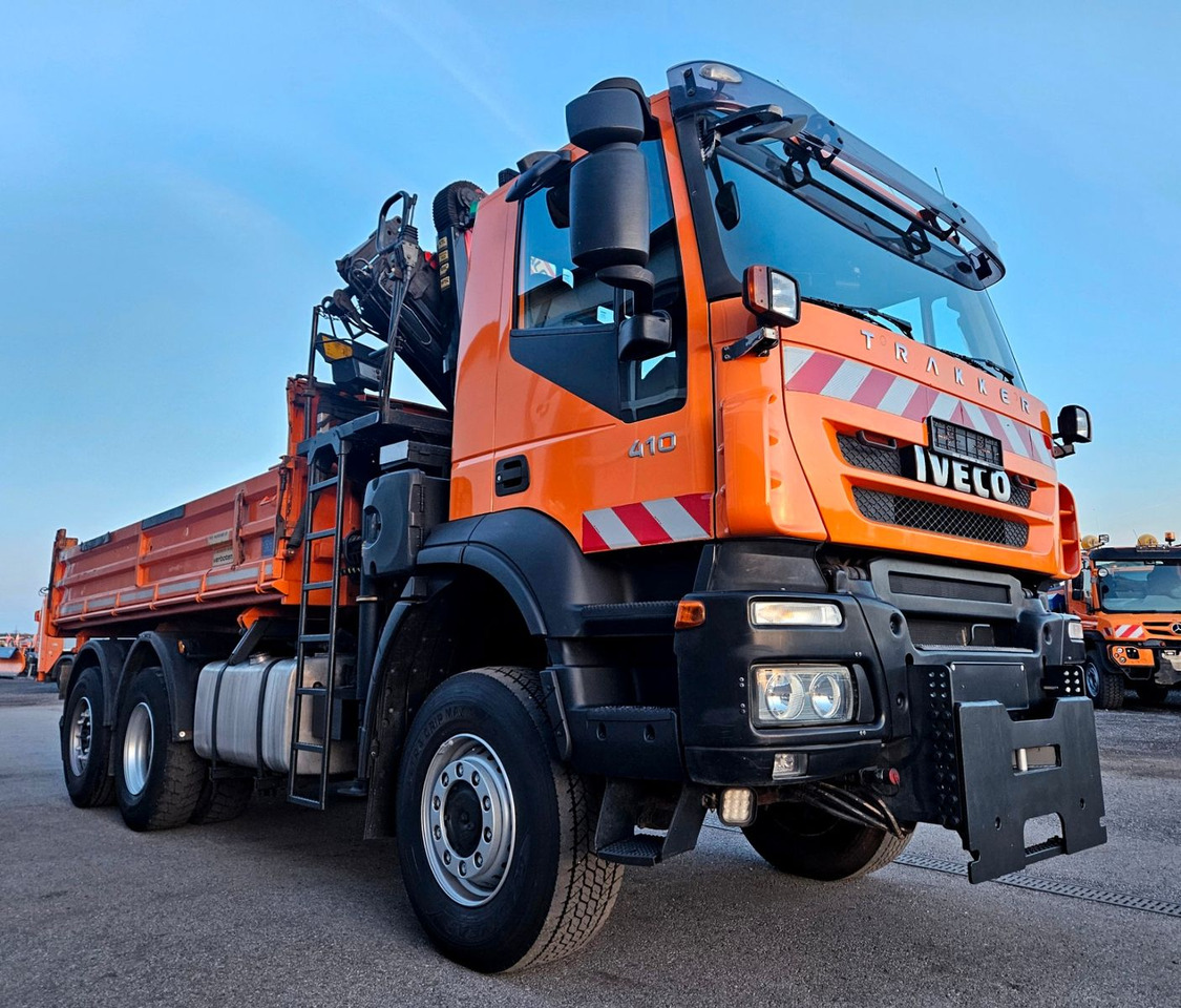 Самоскид вантажівка, Вантажівка з маніпулятором Iveco Trakker 410 6x4-4 EEV Palfinger PK12502 Funk: фото 17