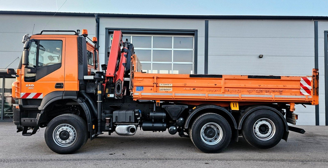 Самоскид вантажівка, Вантажівка з маніпулятором Iveco Trakker 410 6x4-4 EEV Palfinger PK12502 Funk: фото 24