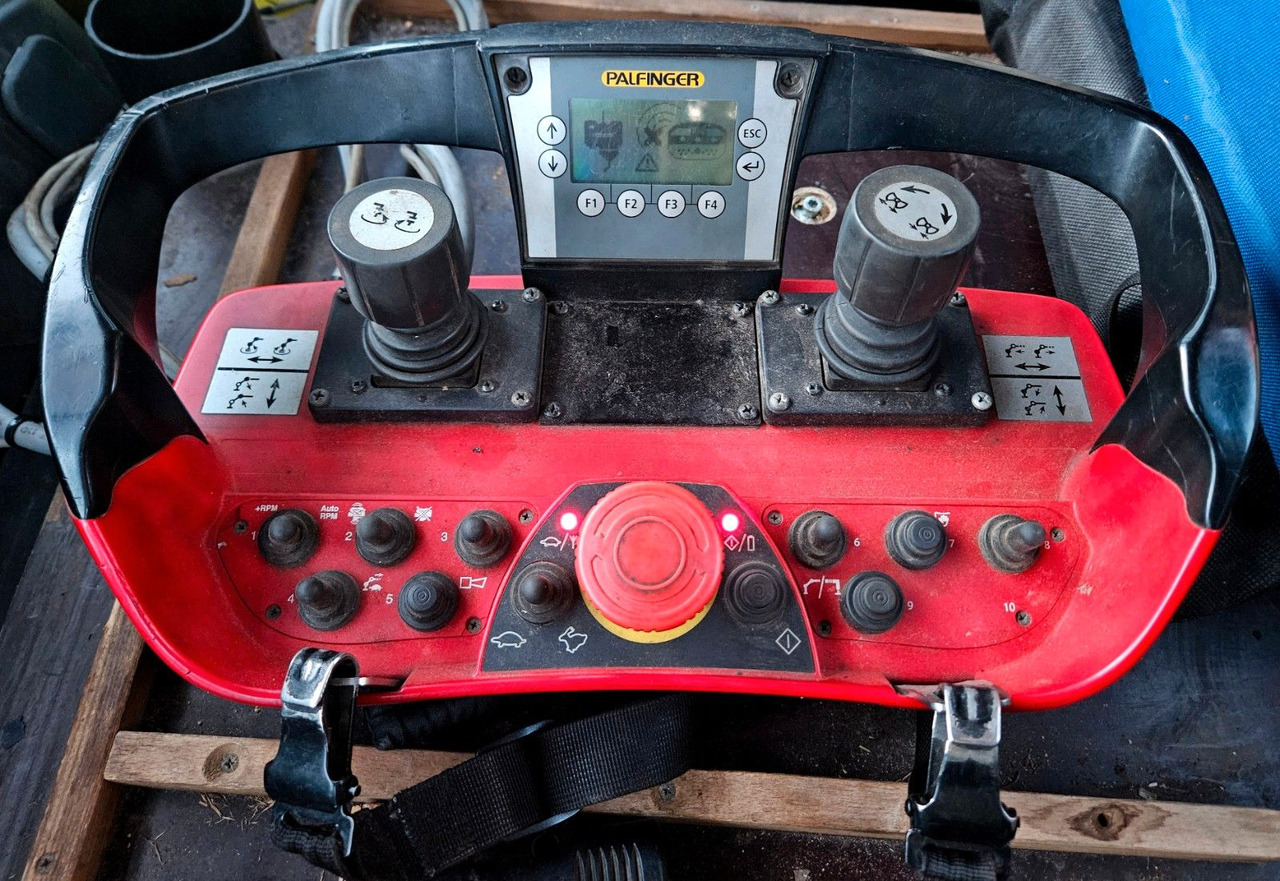 Самоскид вантажівка, Вантажівка з маніпулятором Iveco Trakker 410 6x4-4 EEV Palfinger PK12502 Funk: фото 30