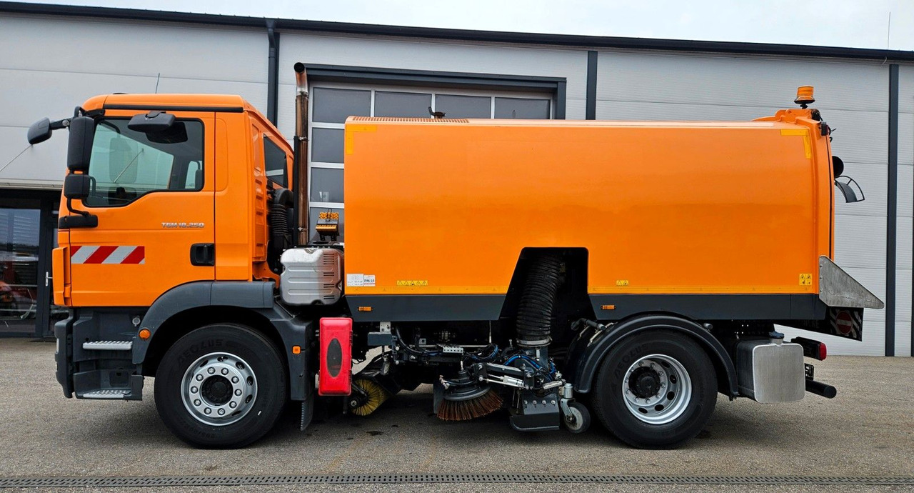 MAN TGM 18.250 Euro6 BROCK SL200 L+R Aufbaumotor - Підмітально-прибиральна машина: фото 2 MAN TGM 18.250 Euro6 BROCK SL200 L+R Aufbaumotor - Підмітально-прибиральна машина: фото 2