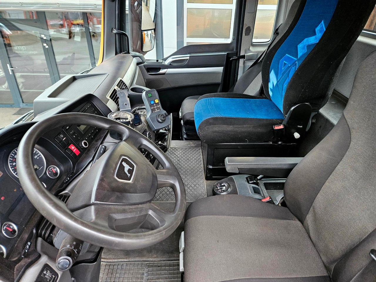 Самоскид вантажівка, Вантажівка з маніпулятором MAN TGS 28.360 6x4-4 HIAB 144E-4 Kran Euro5: фото 17