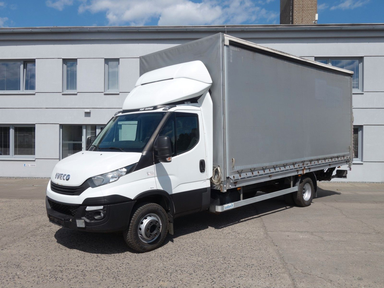 Iveco Daily 70C18 mit LBW - Тентований фургон: фото 1 Iveco Daily 70C18 mit LBW - Тентований фургон: фото 1
