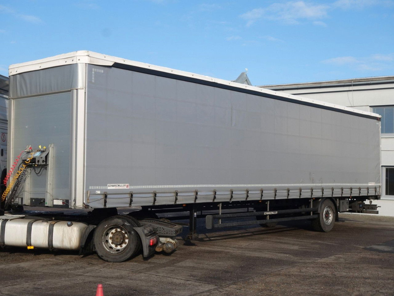 Schwarzmüller SPA 3/E Standard, 1 Achse, SAF SPA 3/E Standard, 1 Achse, SAF - Тентований напівпричіп: фото 1 Schwarzmüller SPA 3/E Standard, 1 Achse, SAF SPA 3/E Standard, 1 Achse, SAF - Тентований напівпричіп: фото 1