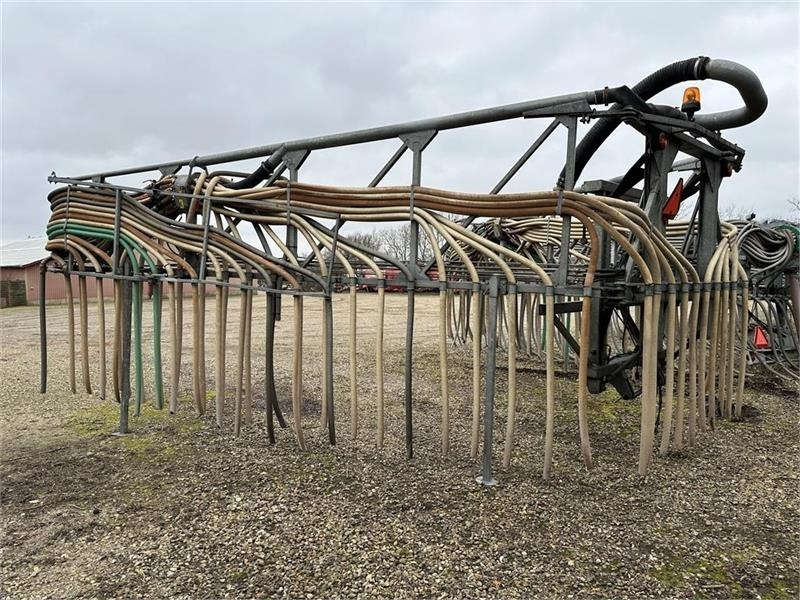 AP 24mtr slæbeslangebom m/2 fordeler - Розкидач рідких добрив: фото 1 AP 24mtr slæbeslangebom m/2 fordeler - Розкидач рідких добрив: фото 1