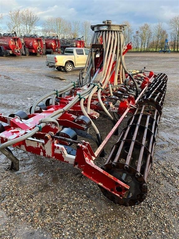 AP 8m Sortjords nedfælder m/ pakkevalse - Аплікатор для внесення добрив в грунт: фото 4 AP 8m Sortjords nedfælder m/ pakkevalse - Аплікатор для внесення добрив в грунт: фото 4