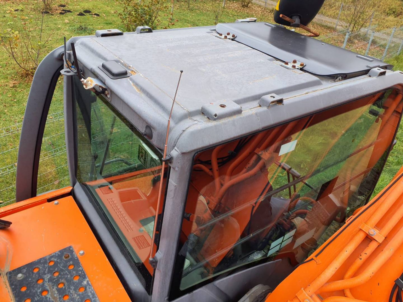 HITACHI ZX280LCN-3 - Гусеничний екскаватор: фото 1 HITACHI ZX280LCN-3 - Гусеничний екскаватор: фото 1