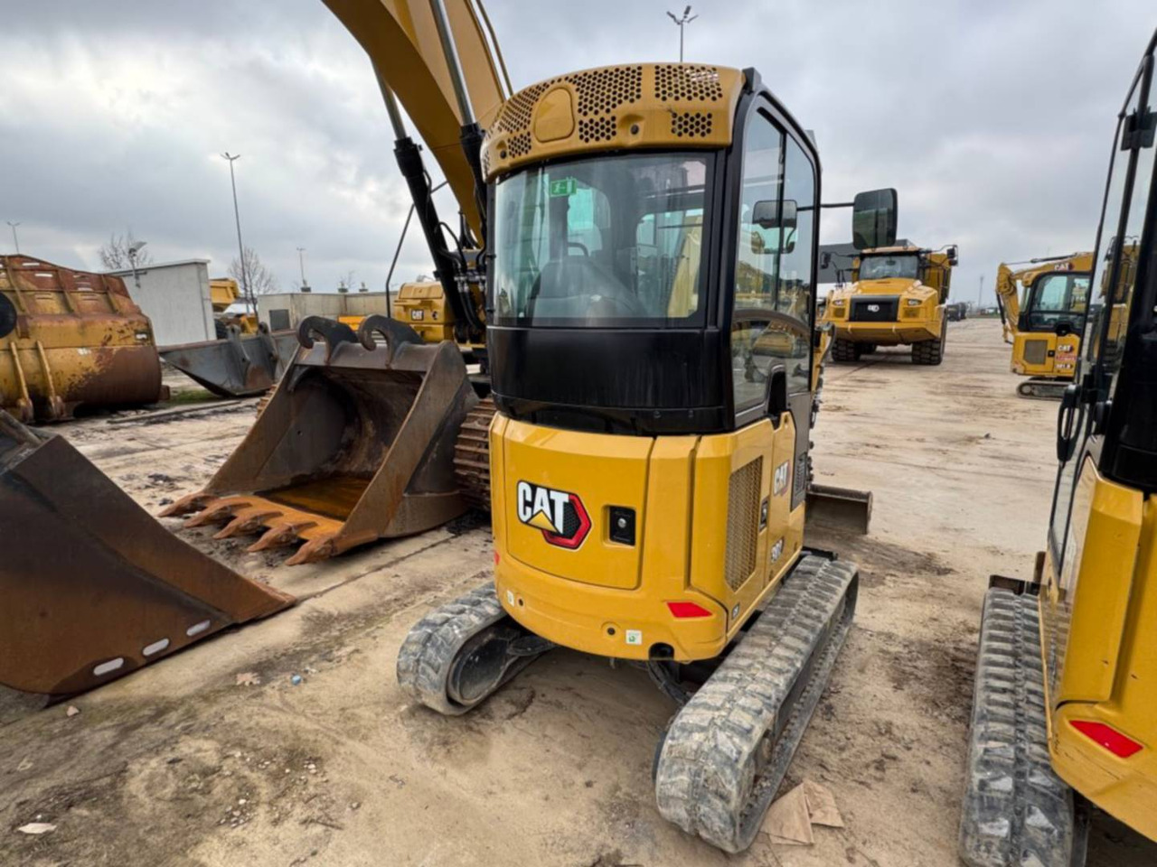 CAT 302CR - Гусеничний екскаватор: фото 3 CAT 302CR - Гусеничний екскаватор: фото 3