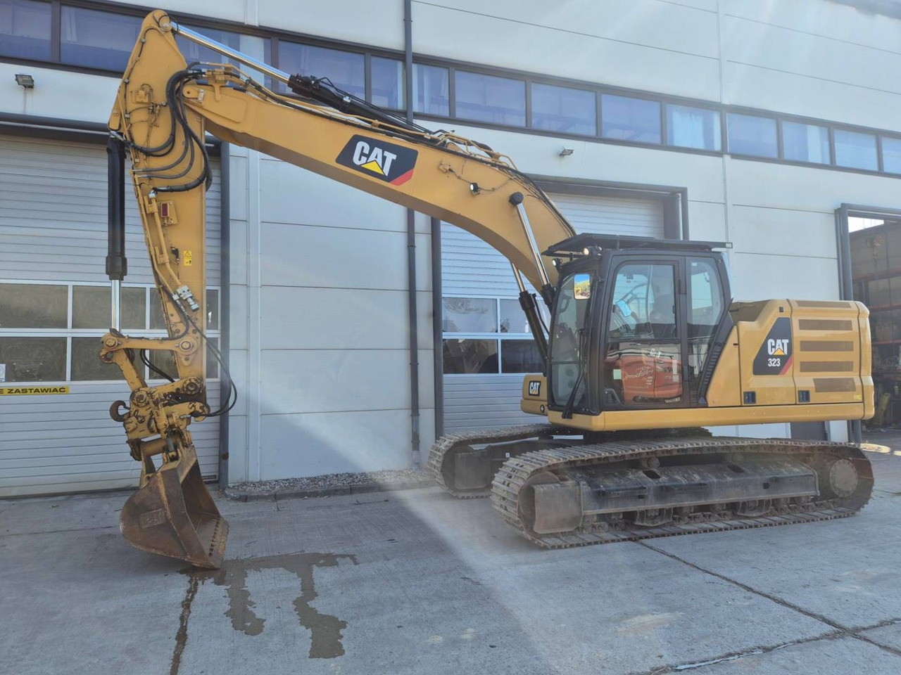 CAT 323 - Гусеничний екскаватор: фото 1 CAT 323 - Гусеничний екскаватор: фото 1