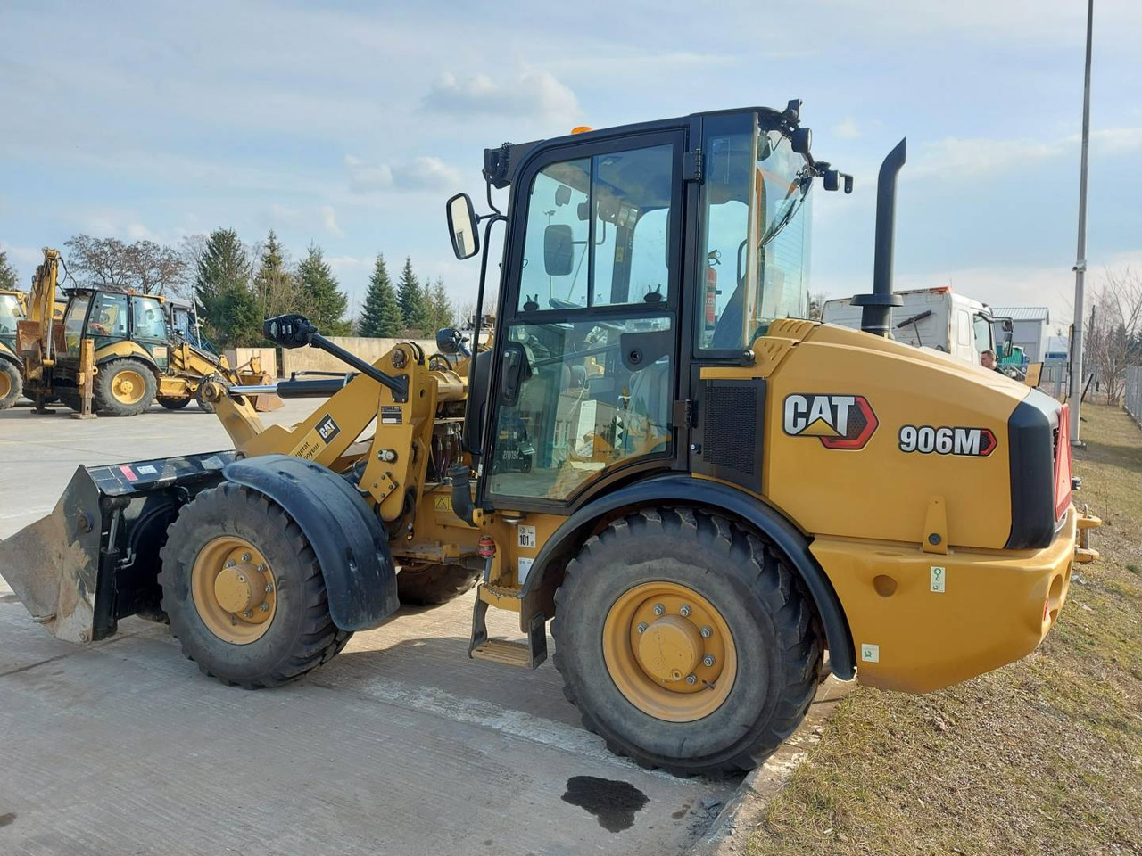 CAT 906M - Колісний навантажувач: фото 4 CAT 906M - Колісний навантажувач: фото 4
