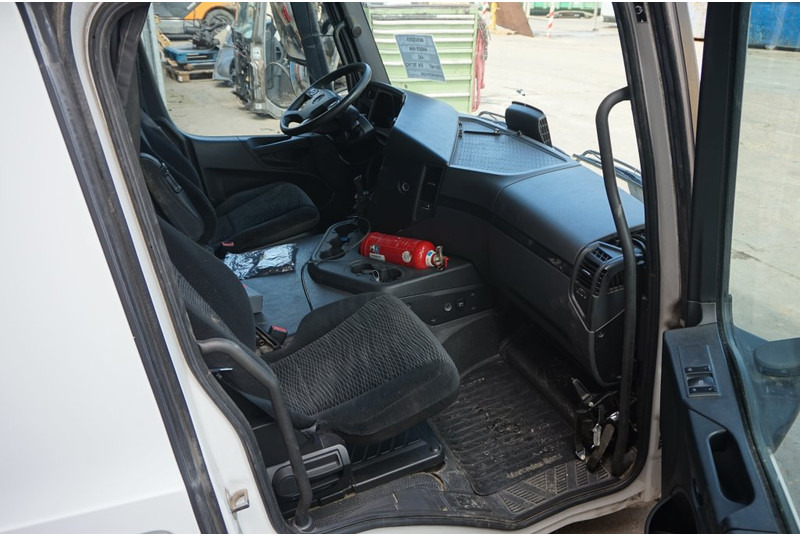 Mercedes-Benz L-STREAMSPACE 2.3MM 320 TUNNEL - Кабіна й інтер'єр в категорії Вантажівки: фото 5 Mercedes-Benz L-STREAMSPACE 2.3MM 320 TUNNEL - Кабіна й інтер'єр в категорії Вантажівки: фото 5