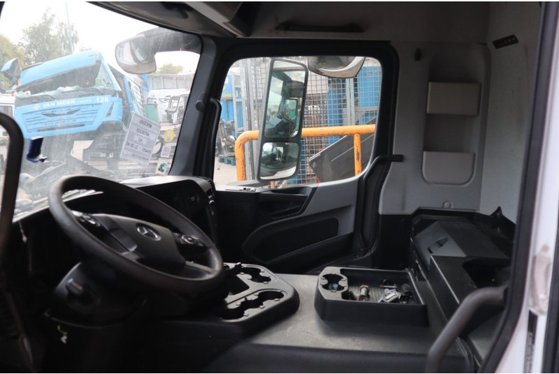 Mercedes-Benz M-CLASSIC 2.3 320MM - Кабіна й інтер'єр в категорії Вантажівки: фото 5 Mercedes-Benz M-CLASSIC 2.3 320MM - Кабіна й інтер'єр в категорії Вантажівки: фото 5