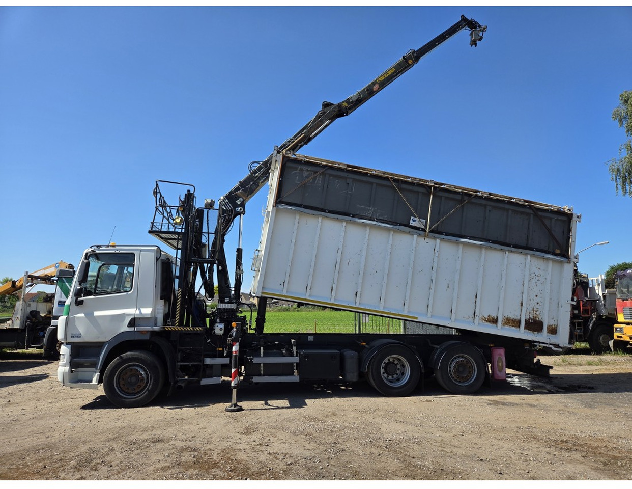 DAF CF85.410 6x2 steering axle lenk Tipper Crane HIAB J1320Z - Самоскид вантажівка, Вантажівка з маніпулятором: фото 2 DAF CF85.410 6x2 steering axle lenk Tipper Crane HIAB J1320Z - Самоскид вантажівка, Вантажівка з маніпулятором: фото 2
