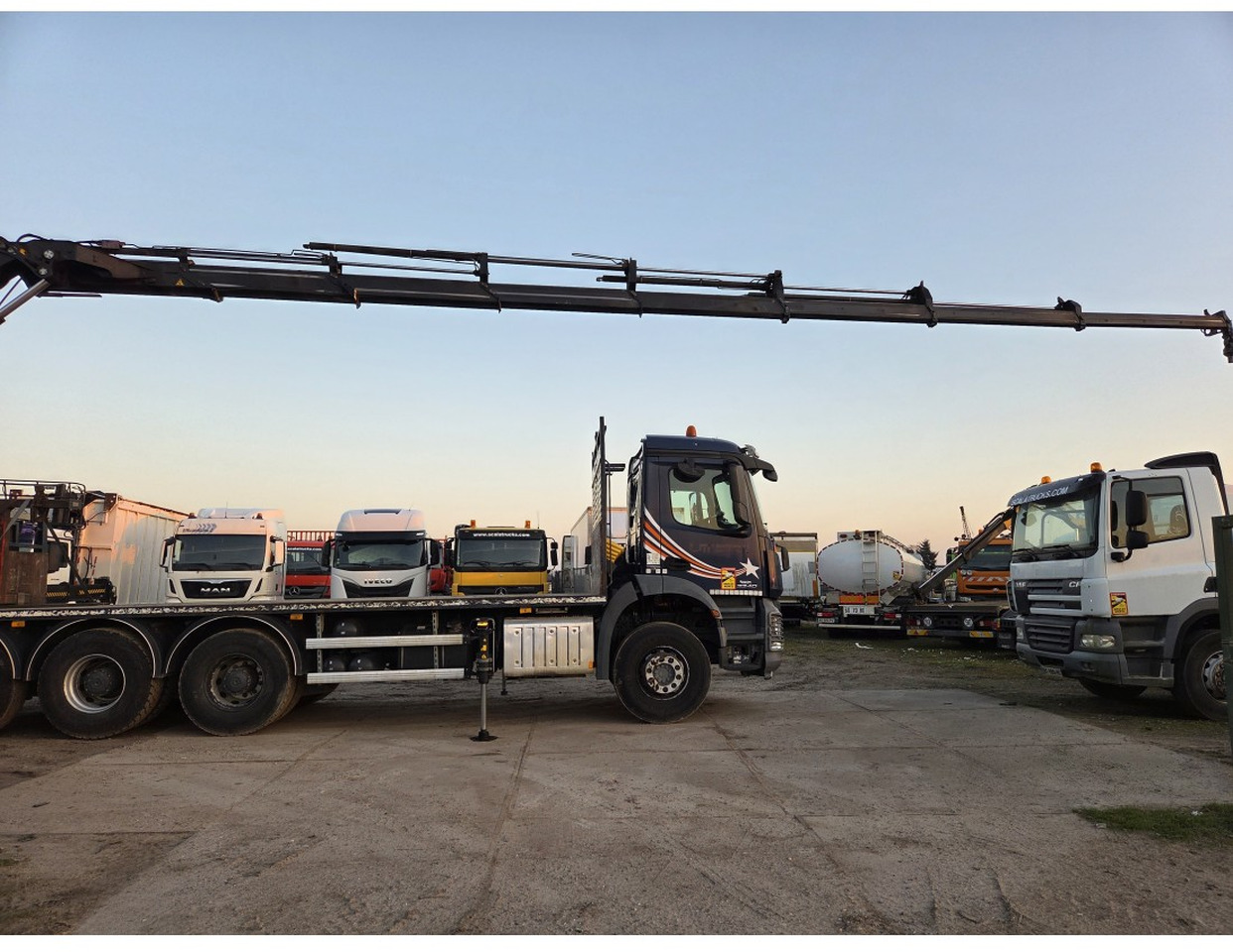 Mercedes Arocs 3240 8x4 Open Truck Crane HIAB X-HIDUO 258 E-7 7 extensions - Бортова вантажівка/ Платформа, Вантажівка з маніпулятором: фото 4 Mercedes Arocs 3240 8x4 Open Truck Crane HIAB X-HIDUO 258 E-7 7 extensions - Бортова вантажівка/ Платформа, Вантажівка з маніпулятором: фото 4
