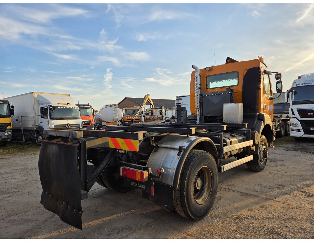 Renault Kerax 260 4x4 Chassis Manual Gearbox Mechanical pump Pompe Mecanique - Вантажівка шасі: фото 5 Renault Kerax 260 4x4 Chassis Manual Gearbox Mechanical pump Pompe Mecanique - Вантажівка шасі: фото 5