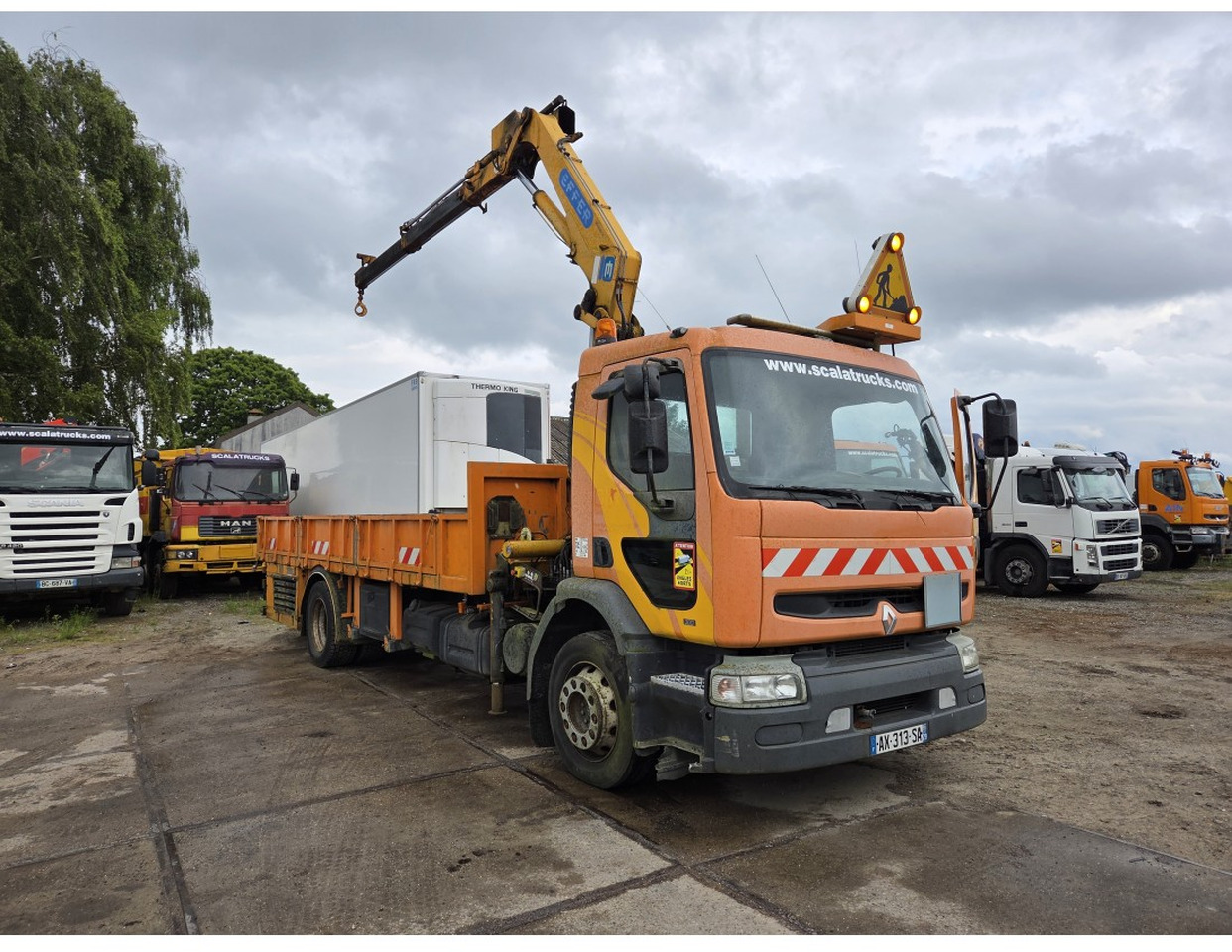 Renault Premium 300 MECHANICAL PUMP OPEN BOX COMPRESSOR CRANE EFFER 140/2S - Бортова вантажівка/ Платформа, Вантажівка з маніпулятором: фото 5 Renault Premium 300 MECHANICAL PUMP OPEN BOX COMPRESSOR CRANE EFFER 140/2S - Бортова вантажівка/ Платформа, Вантажівка з маніпулятором: фото 5