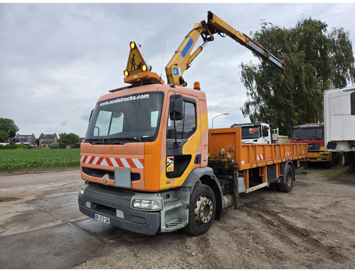 Renault Premium 300 MECHANICAL PUMP OPEN BOX COMPRESSOR CRANE EFFER 140/2S - Бортова вантажівка/ Платформа, Вантажівка з маніпулятором: фото 1 Renault Premium 300 MECHANICAL PUMP OPEN BOX COMPRESSOR CRANE EFFER 140/2S - Бортова вантажівка/ Платформа, Вантажівка з маніпулятором: фото 1