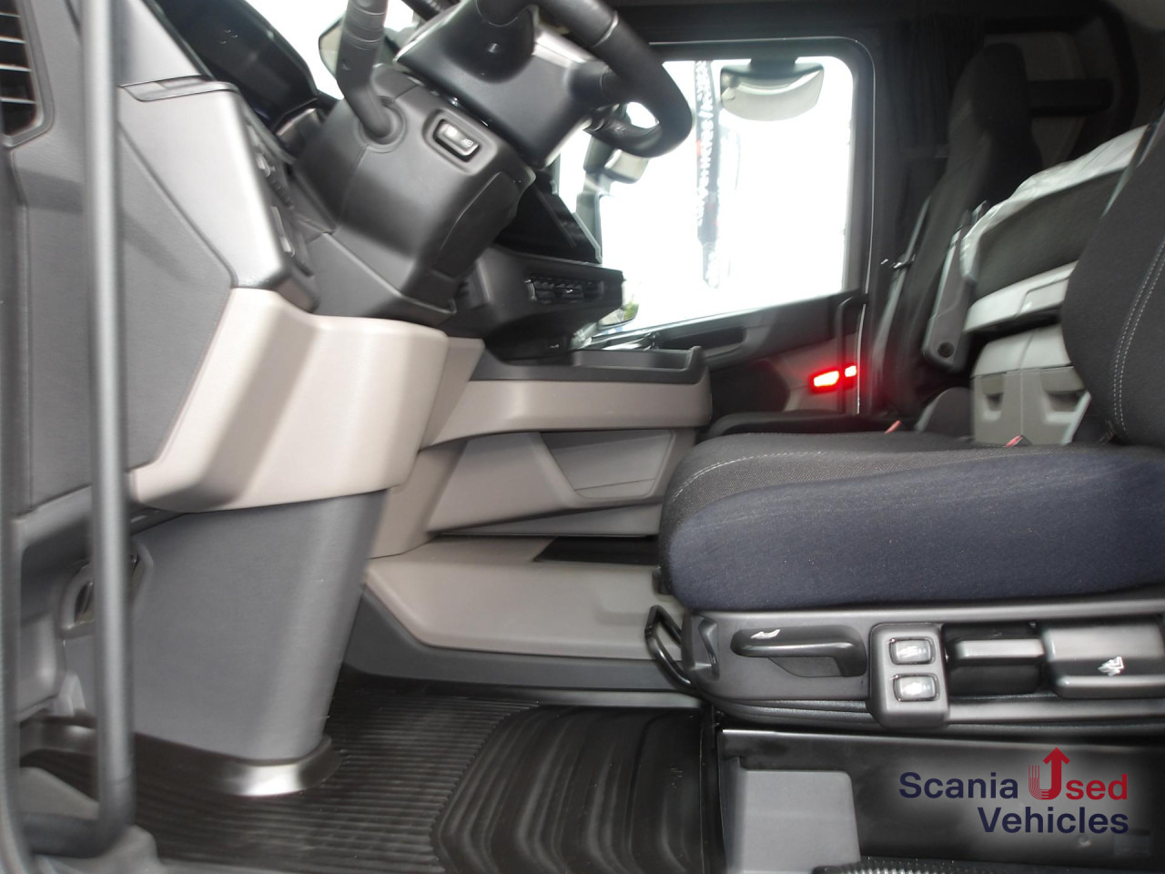 SCANIA R 460 EB - MEGA - HIGHLINE - 2x TANKs - ACC - Тягач: фото 2 SCANIA R 460 EB - MEGA - HIGHLINE - 2x TANKs - ACC - Тягач: фото 2