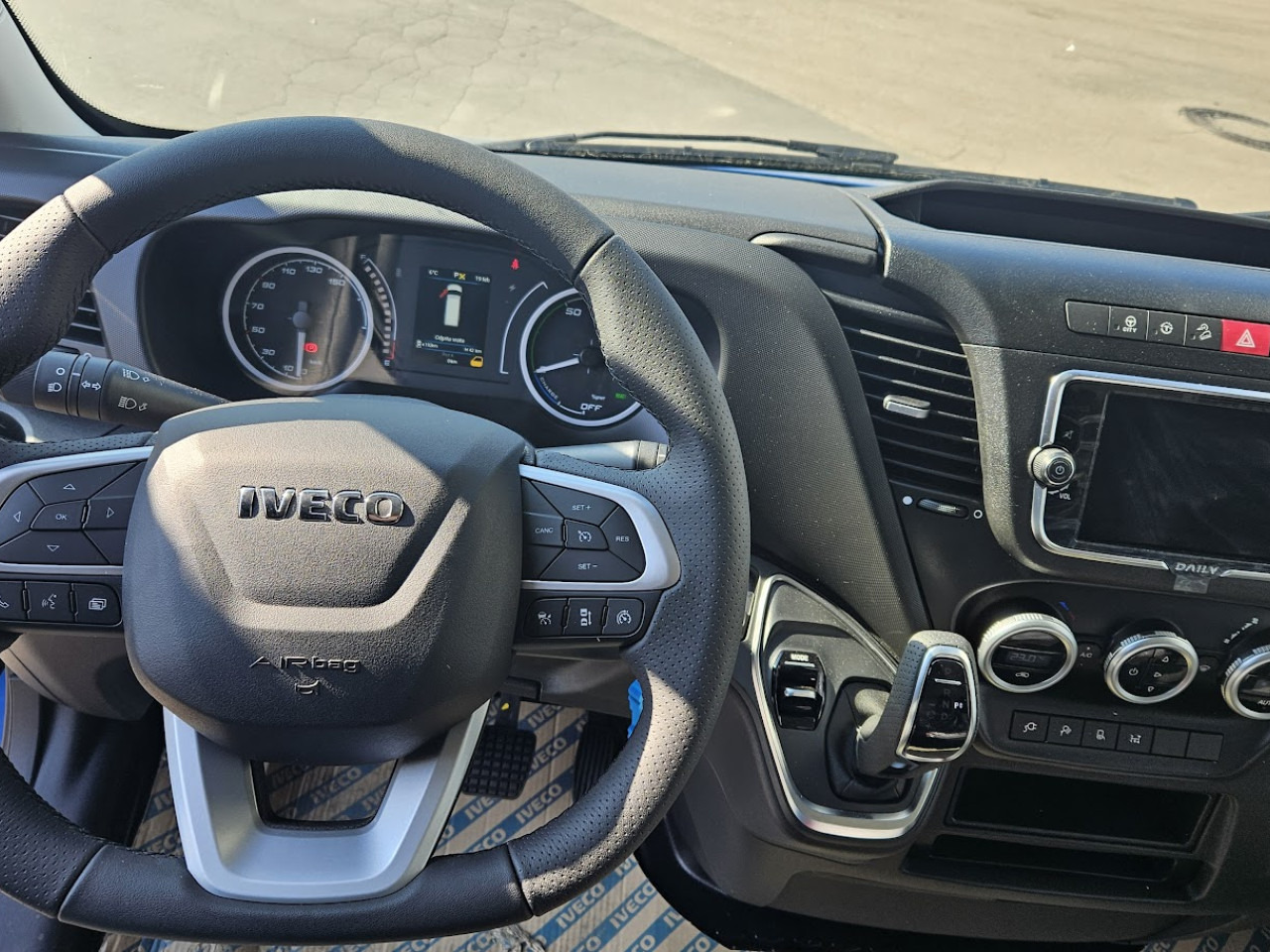 IVECO Daily 35 C 18H - Пасажирський фургон, Електричний фургон: фото 4 IVECO Daily 35 C 18H - Пасажирський фургон, Електричний фургон: фото 4