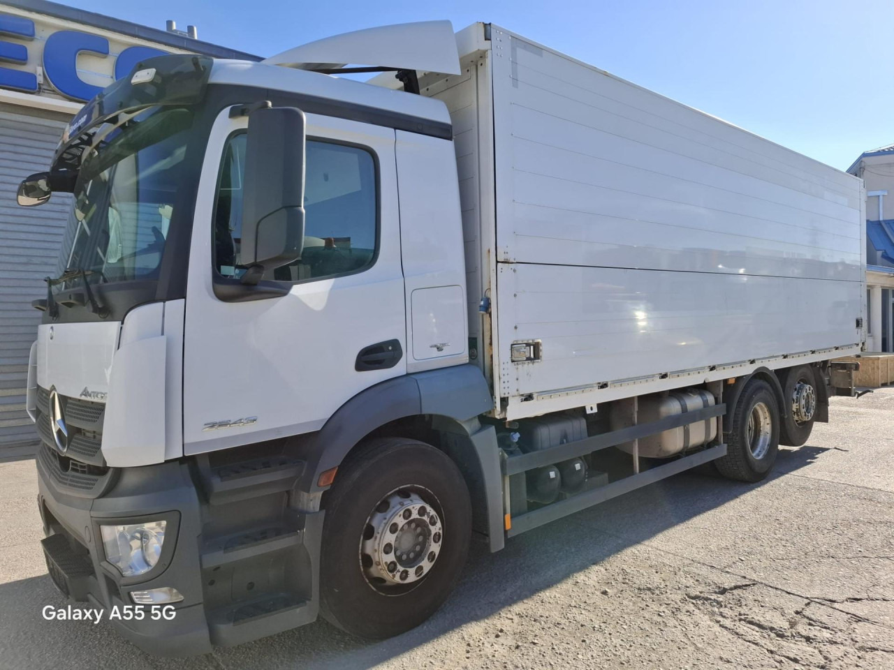 MERCEDES-BENZ Antos 2543L - Вантажівка з закритим кузовом: фото 1 MERCEDES-BENZ Antos 2543L - Вантажівка з закритим кузовом: фото 1