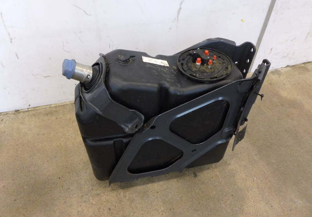 Двигун в категорії Вантажівки Mercedes-Benz Arocs Ad-blue tank: фото 1