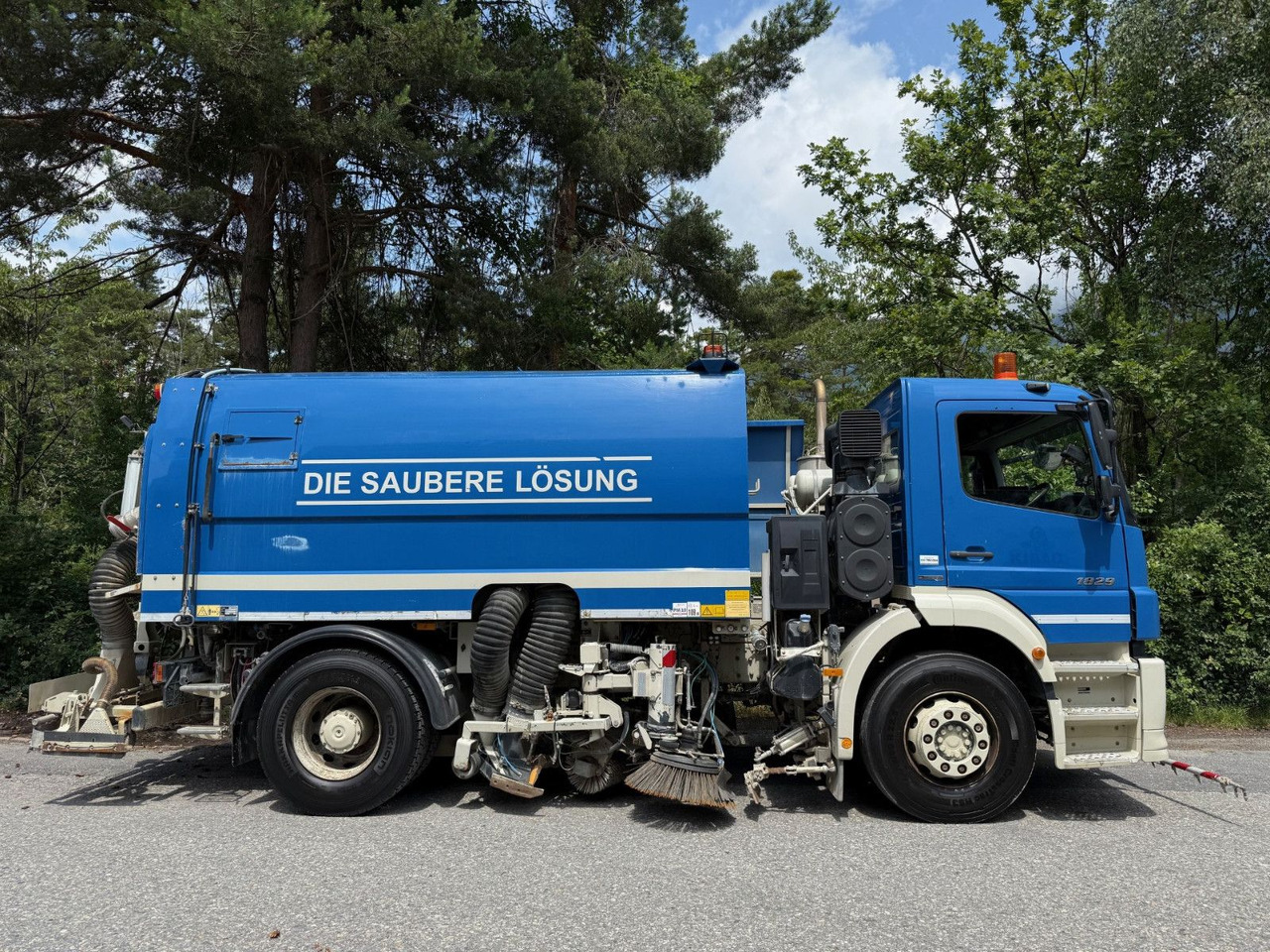 Mercedes-Benz Axor 1829 4x2, E5, EPS, RHD, Faun Kehrmaschine - Підмітально-прибиральна машина: фото 5 Mercedes-Benz Axor 1829 4x2, E5, EPS, RHD, Faun Kehrmaschine - Підмітально-прибиральна машина: фото 5