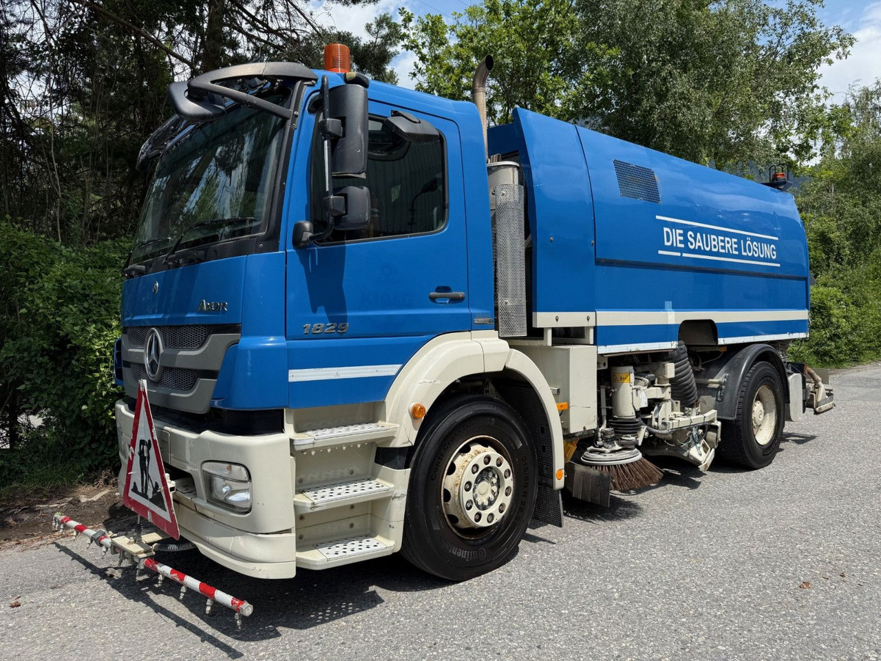 Mercedes-Benz Axor 1829 4x2, E5, EPS, RHD, Faun Kehrmaschine - Підмітально-прибиральна машина: фото 2 Mercedes-Benz Axor 1829 4x2, E5, EPS, RHD, Faun Kehrmaschine - Підмітально-прибиральна машина: фото 2