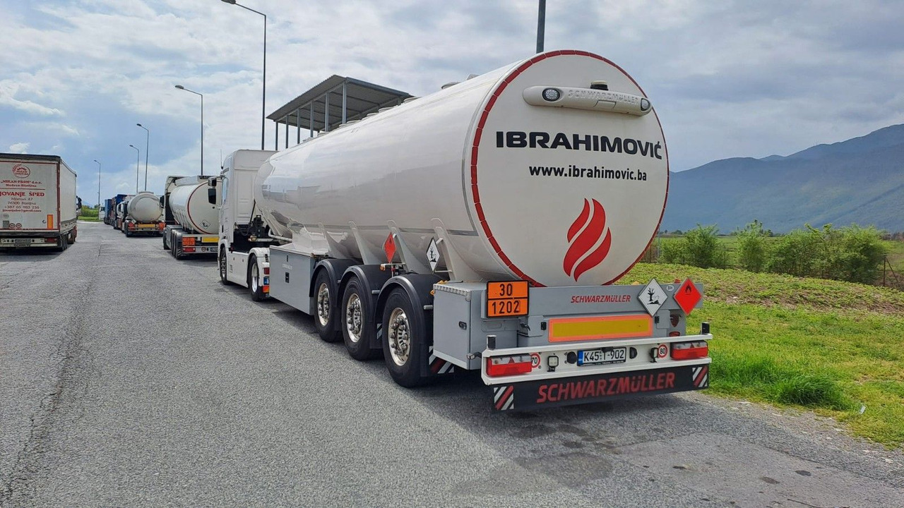 Schwarzmüller 4 Kammern, ADR, Treibstoff Fuel - Напівпричіп цистерна: фото 2 Schwarzmüller 4 Kammern, ADR, Treibstoff Fuel - Напівпричіп цистерна: фото 2