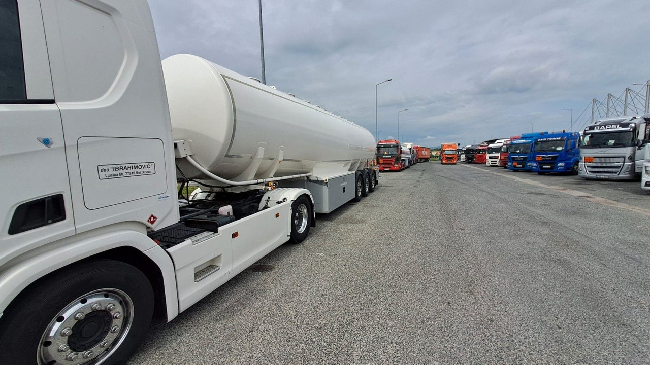 Schwarzmüller 4 Kammern, ADR, Treibstoff Fuel - Напівпричіп цистерна: фото 5 Schwarzmüller 4 Kammern, ADR, Treibstoff Fuel - Напівпричіп цистерна: фото 5