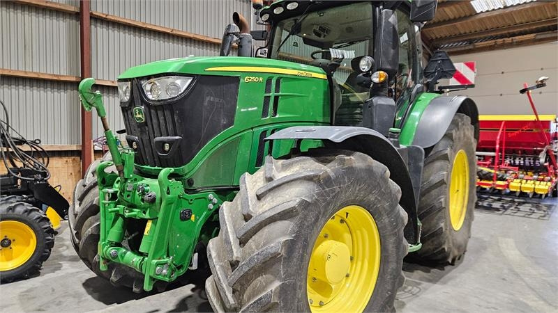 John Deere 6250R Ultimate Edition  - Трактор: фото 1 John Deere 6250R Ultimate Edition  - Трактор: фото 1