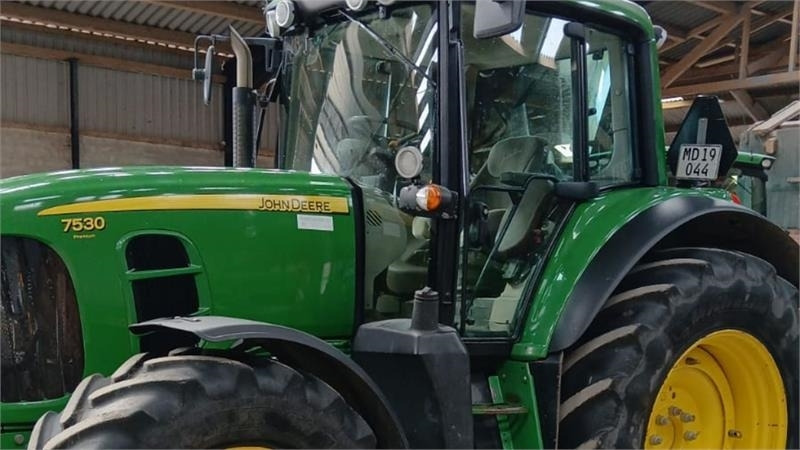 John Deere 7530 - Трактор: фото 1 John Deere 7530 - Трактор: фото 1