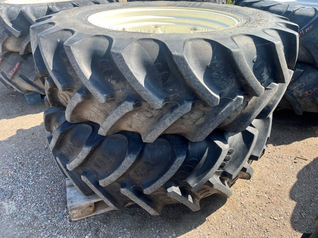 BKT 420/85R34 till New Holland T5070 - Шина в категорії Сільськогосподарська техніка: фото 1 BKT 420/85R34 till New Holland T5070 - Шина в категорії Сільськогосподарська техніка: фото 1