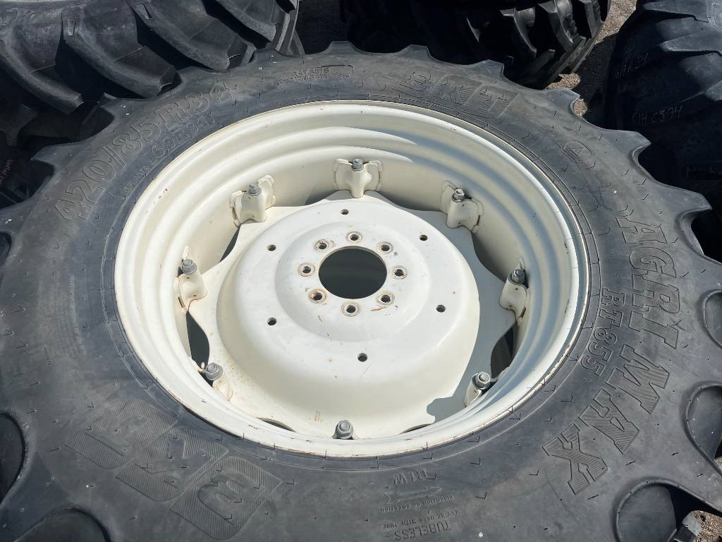 BKT 420/85R34 till New Holland T5070 - Шина в категорії Сільськогосподарська техніка: фото 3 BKT 420/85R34 till New Holland T5070 - Шина в категорії Сільськогосподарська техніка: фото 3