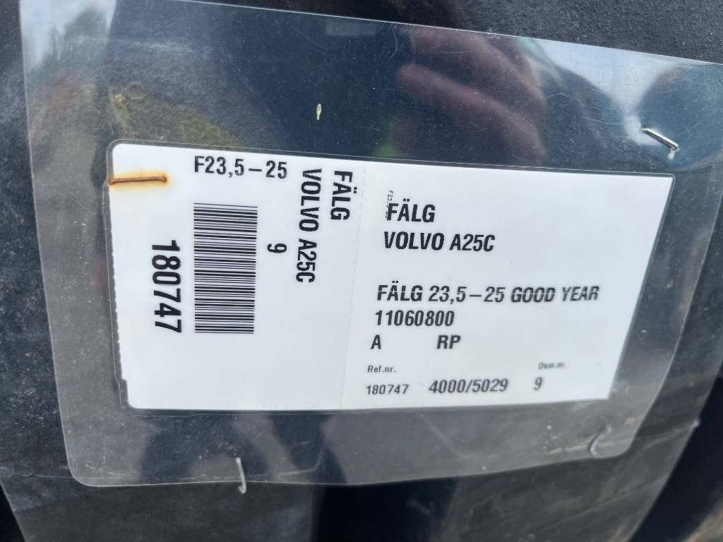 Goodyear 23,5-25 Volvo A25 C - Колесо: фото 2 Goodyear 23,5-25 Volvo A25 C - Колесо: фото 2