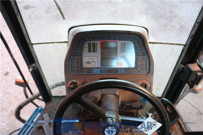 New Holland 8870 - Кабіна в категорії Трактори: фото 4 New Holland 8870 - Кабіна в категорії Трактори: фото 4