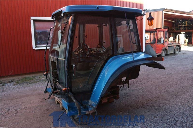New Holland 8870 - Кабіна в категорії Трактори: фото 3 New Holland 8870 - Кабіна в категорії Трактори: фото 3