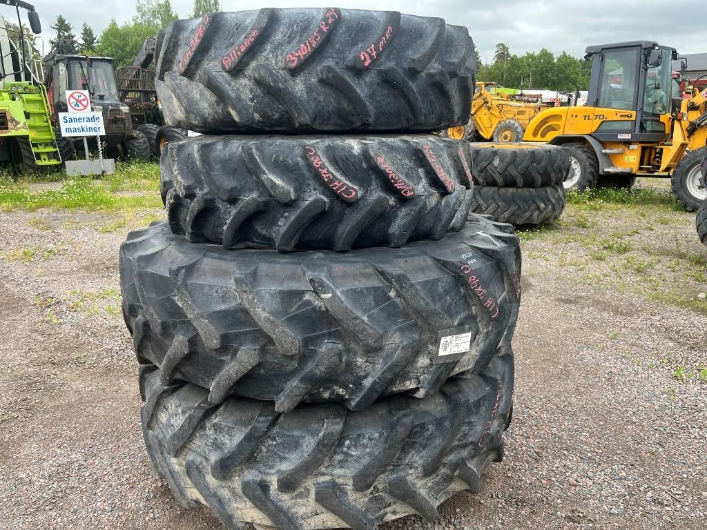 Pirelli 420/85R34 340/85R24 till Case JX 90U - Шина в категорії Сільськогосподарська техніка: фото 1 Pirelli 420/85R34 340/85R24 till Case JX 90U - Шина в категорії Сільськогосподарська техніка: фото 1