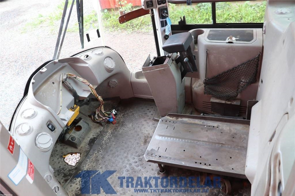 Volvo L 180 F - Кабіна в категорії Будівельна техніка: фото 5 Volvo L 180 F - Кабіна в категорії Будівельна техніка: фото 5