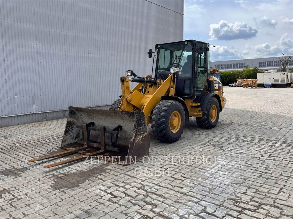 CAT 907M - Колісний навантажувач: фото 1 CAT 907M - Колісний навантажувач: фото 1